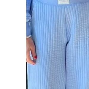 New with tags. Aerie Light Blue Ribbed Pants & matching hooded crop pullover.